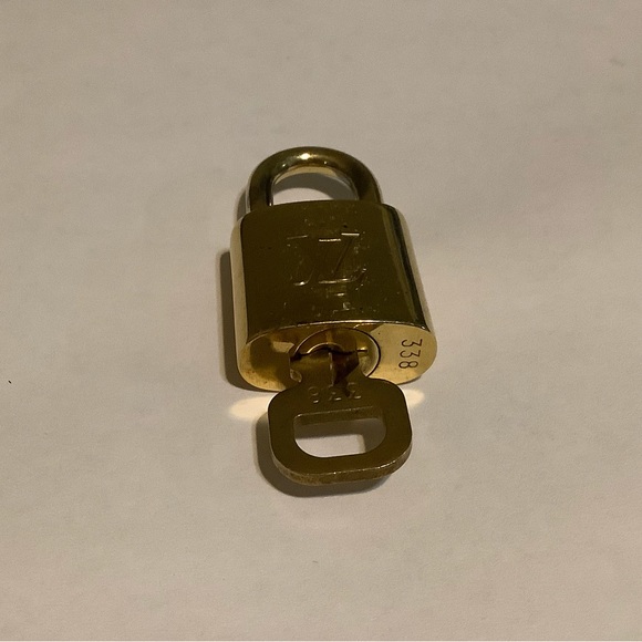 Louis Vuitton Lock and Key #338 - Picture 4 of 5